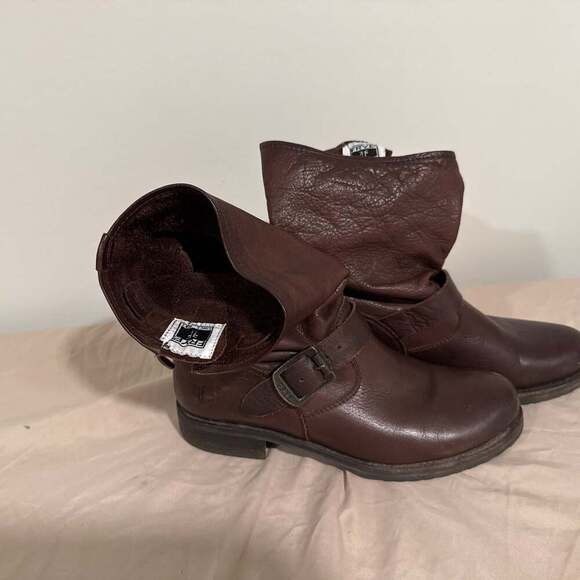 Frye - Picture 1 of 1